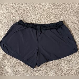 Lululemon Tracker Short size 12 4” inseam